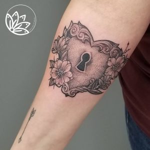 Brandi_Lee-Heart_Lock_Floral_Tattoo