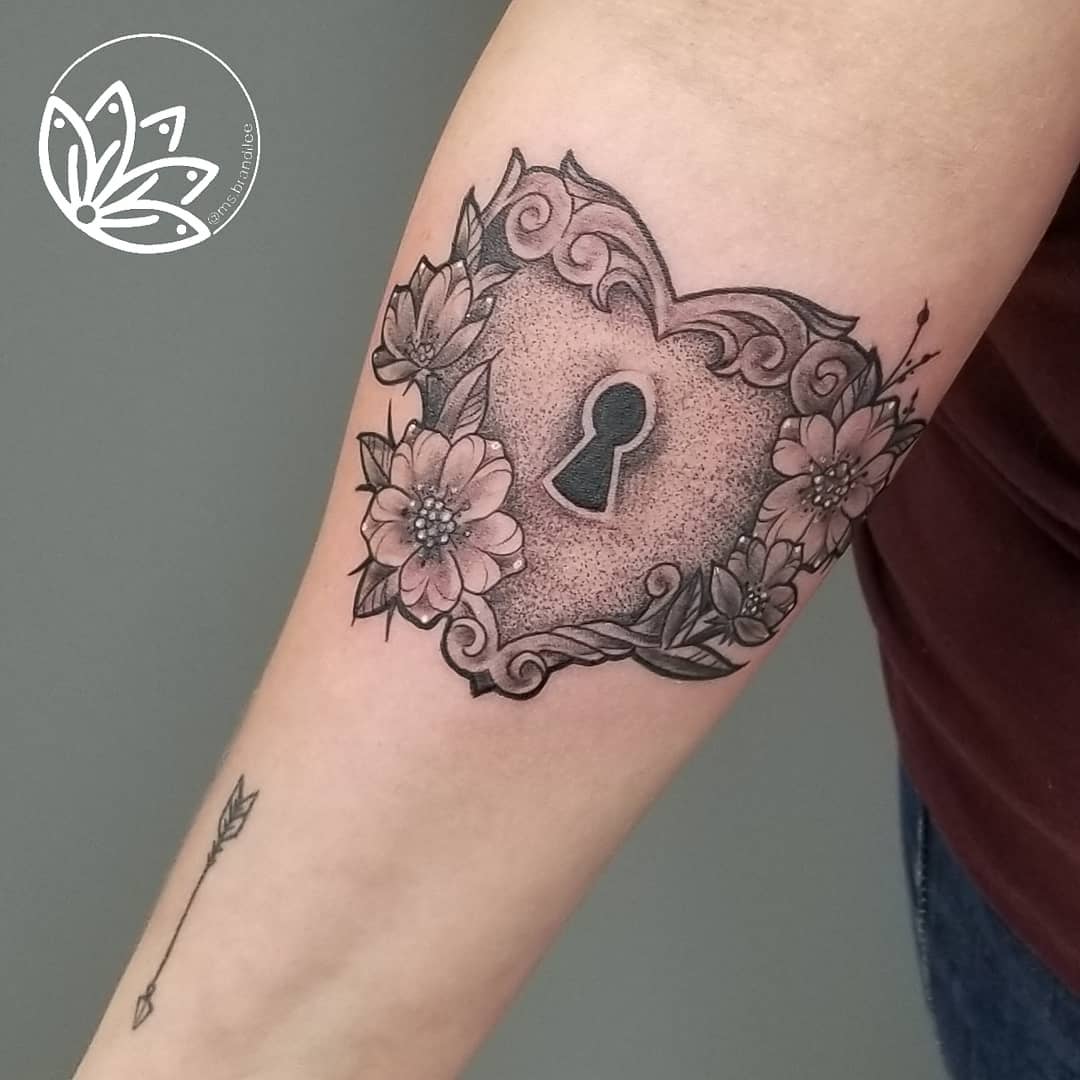 Brandi_Lee-Heart_Lock_Floral_Tattoo