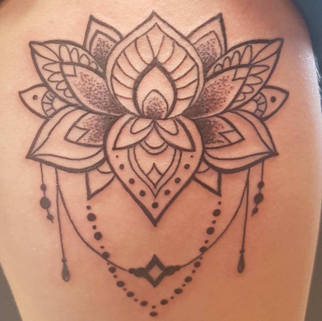 Brandi_Lee-Lotus_Flower_tattoo