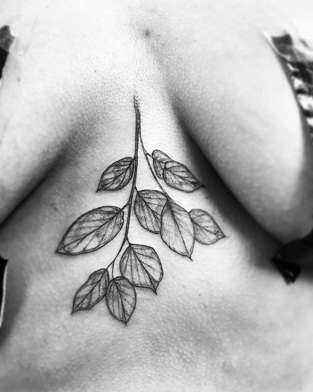 Bray_Del-Leaves_Chest_Tattoo