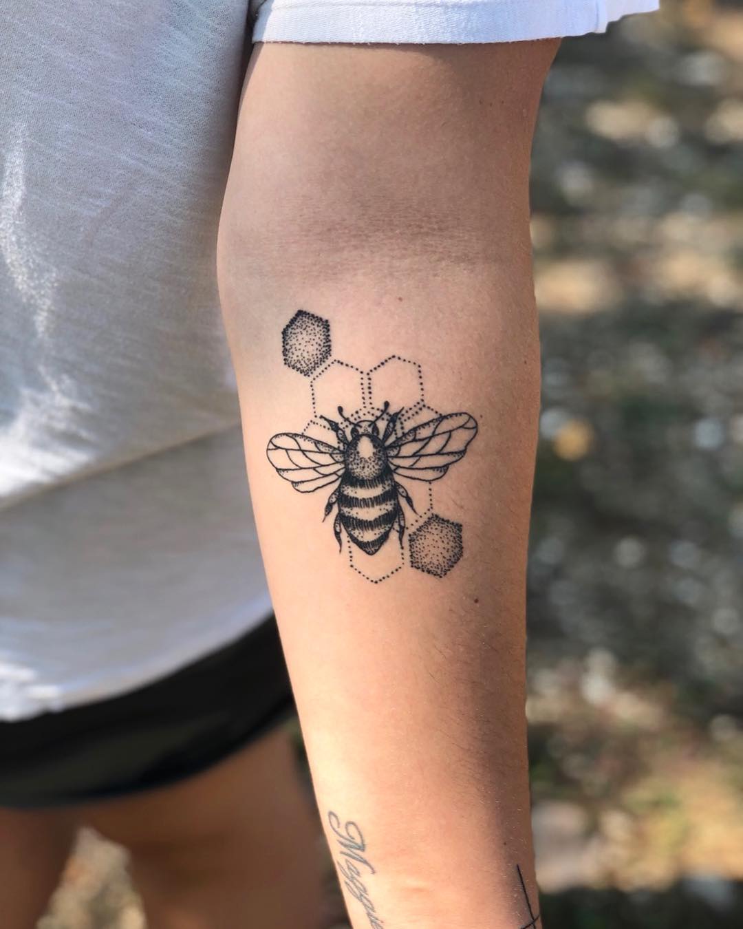 Danica_Xanthe-Bee_Honeycomb_Tattoo