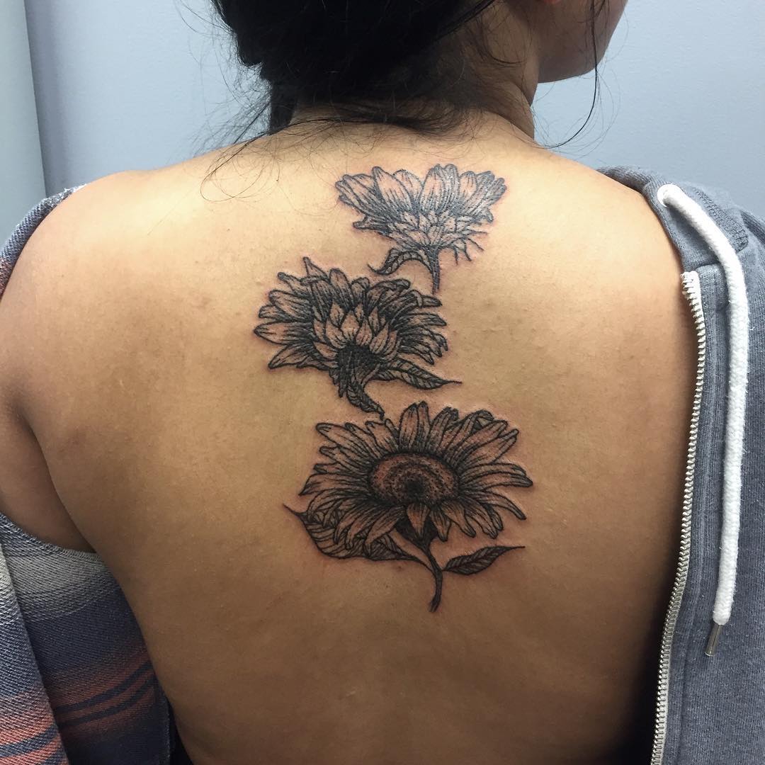 Danica_Xanthe-Sunflower_Back_Tattoo