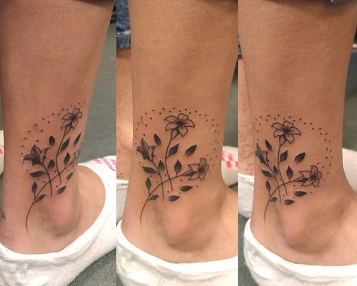 Felicia_Pach-Minimalist_Flower_Tattoo