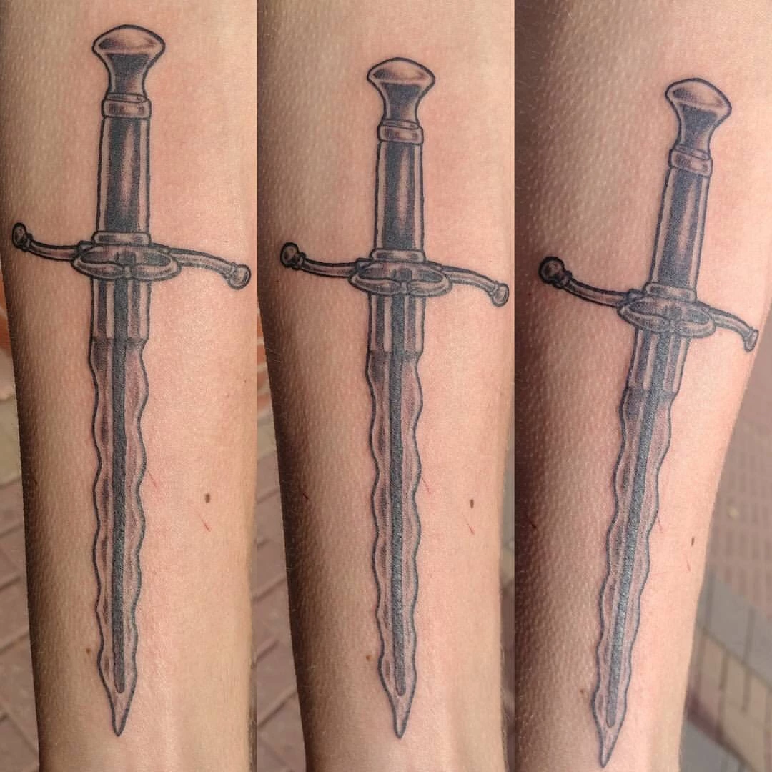 Felicia_Pach-Sword_Tattoo