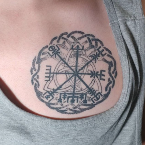 Felicia_Pach-Viking_Compass_Dotwork