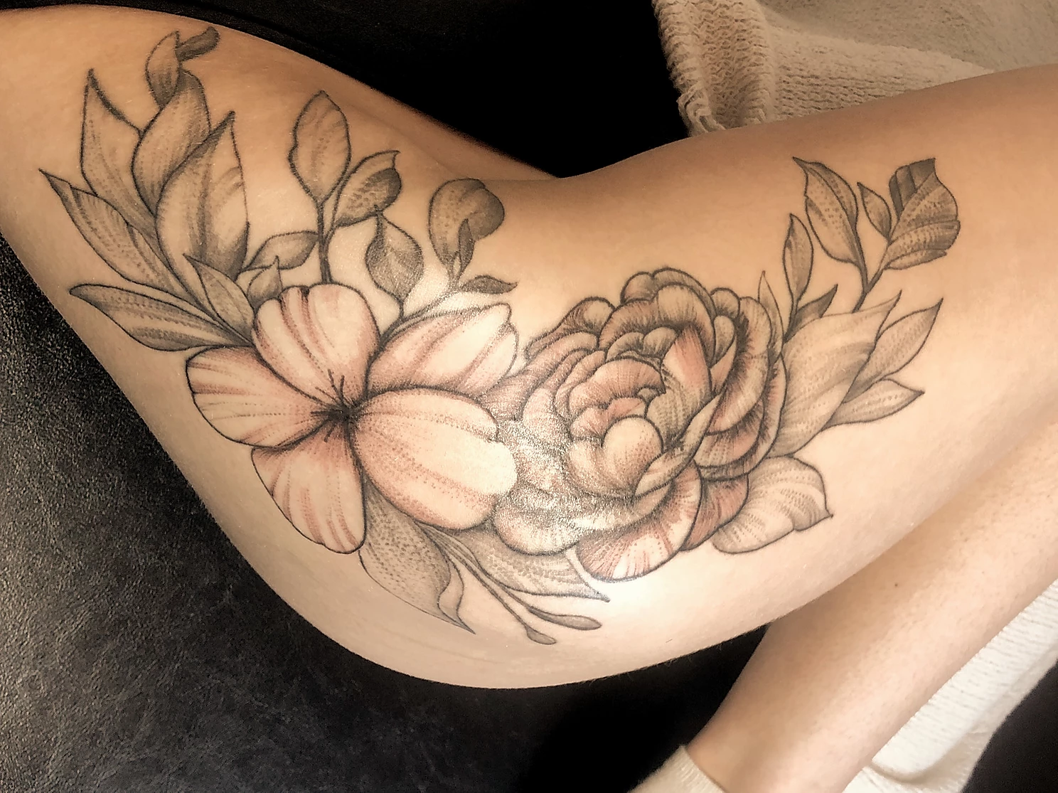 Greg_Linton-Botanical_Hip_Tattoo