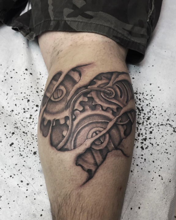 Henry_Yuvallos-Realistic_Gears_Tattoo