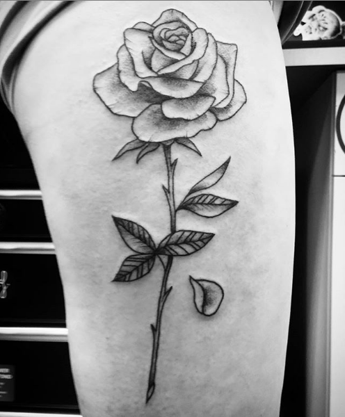 Jon_Moretta-Rose_Thigh_Tattoo