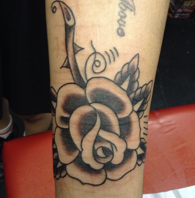 Sailor_Geoffrey-Greyscale_Rose_Tattoo