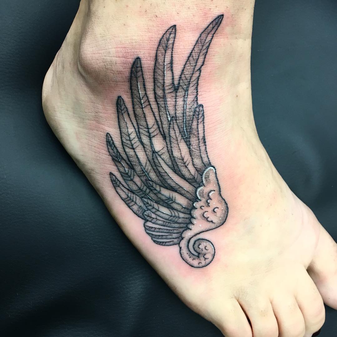 Tina_Riedner-Feather_Tattoo