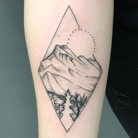 Tina_Riedner-Geometric_Mountain_Tattoo