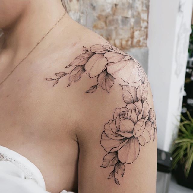 Alice_Tsui-Rose-Shoulder-Tattoo