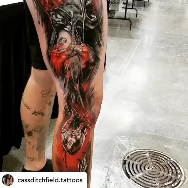 Cass_Ditchifield-Bleeding-Heart-Leg-Tattoo