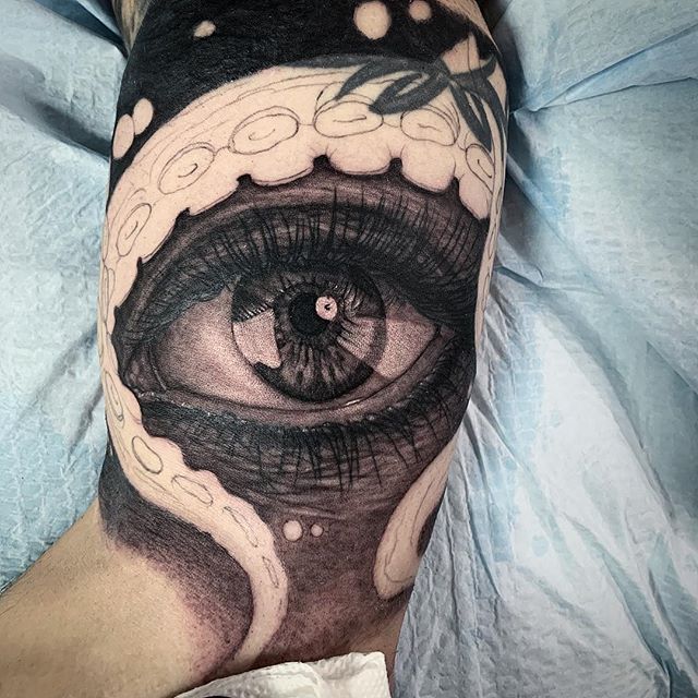 Colin_Ditchfield-Eye_Tenticle_Tattoo