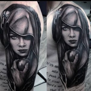 Colin_Ditchfield-Lady_Apple_Tattoo