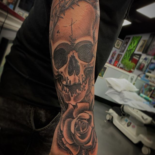 Dan_Graham-Skull-Rose-Tattoo