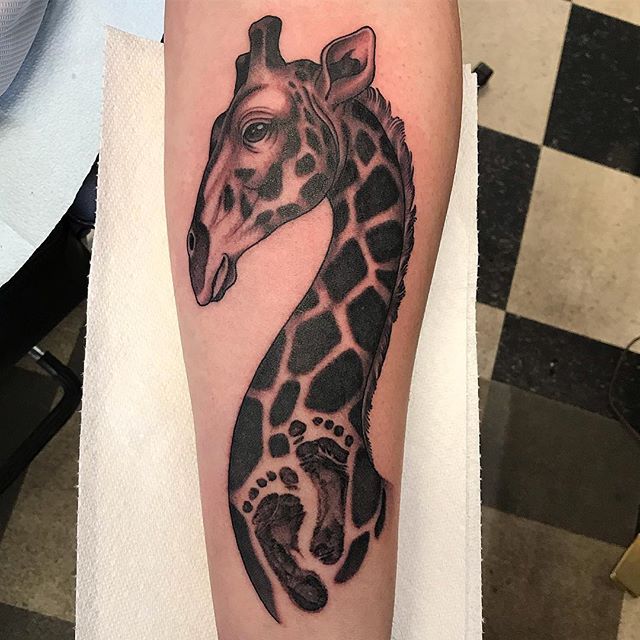 Dylan_Birkholm-Giraffe_Tattoo