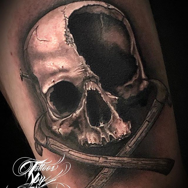 Hanna_Malcolm-Skull-Bones-Tattoo