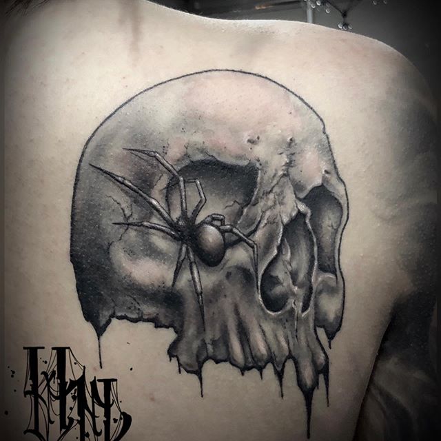 Hanna_Malcolm-Skull-Spider-Tattoo