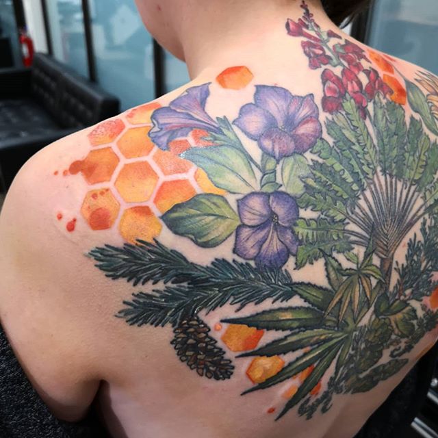 Jenelle_Wolfe-Floral-Watercolour-Geometric-Tattoo