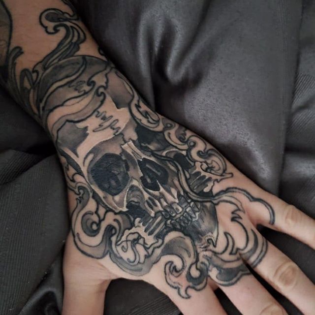 Josh_Lamoureux-Skull-Hand-Tattoo