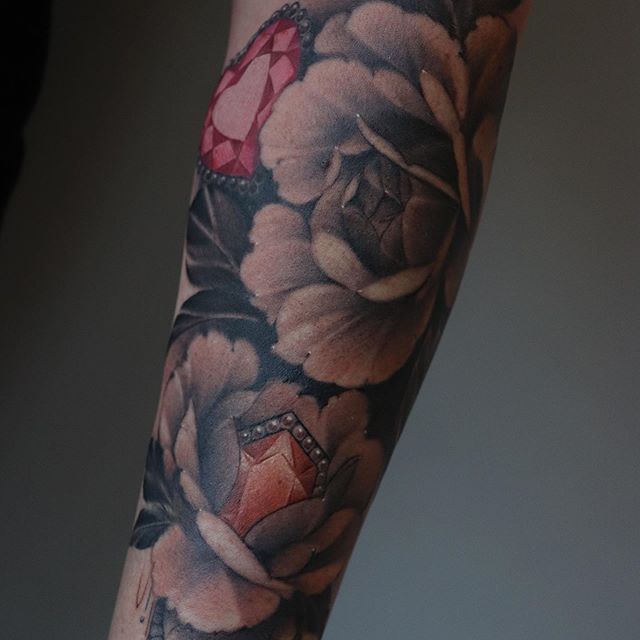 Lexi-Hanna-Peony-Gem-Stone-Tattoo