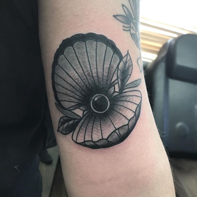 Matthew_Krawchuk-Seashell-Tattoo