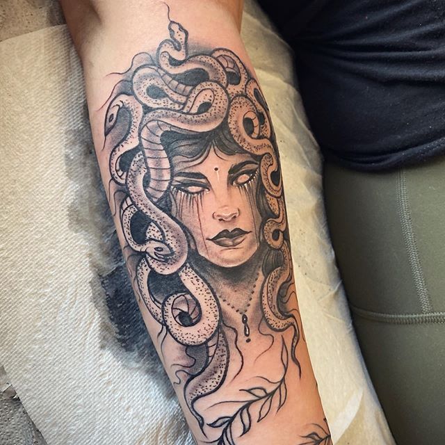 Melissa_Bennett-Lady-Head-Sneak-Tattoo