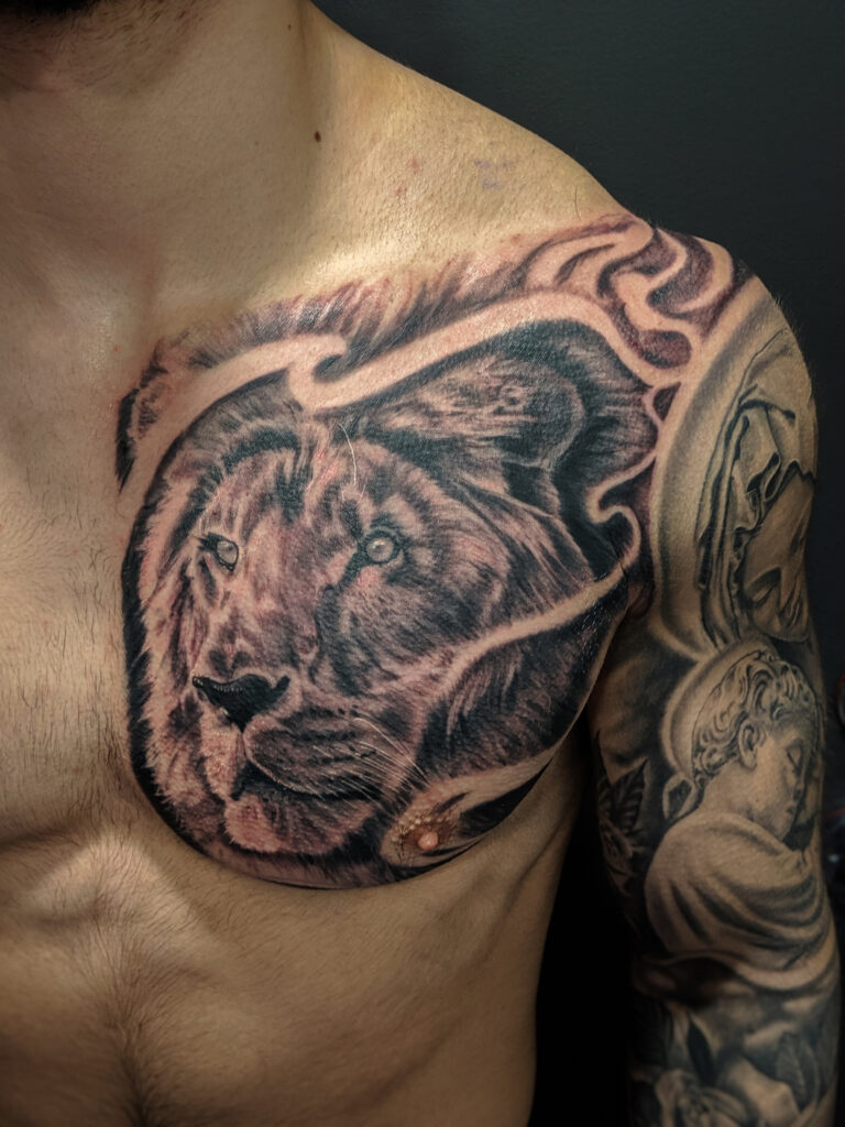 Shane_de_Graaff-Lion-Chest-Tattoo